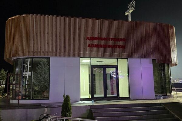 Общая площадь парка — 7,5 гектара. На сегодня завершено строительство 12 аттракционов, административного здания и других ключевых объектов. - Sputnik Кыргызстан