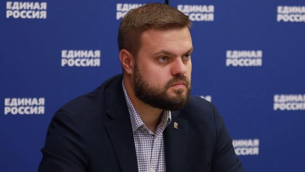 Зампредседателя комитета Госдумы России по делам СНГ, евразийской интеграции и связям с соотечественниками Артем Туров - Sputnik Кыргызстан