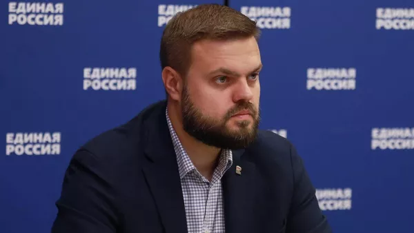 Зампредседателя комитета Госдумы России по делам СНГ, евразийской интеграции и связям с соотечественниками Артем Туров - Sputnik Кыргызстан