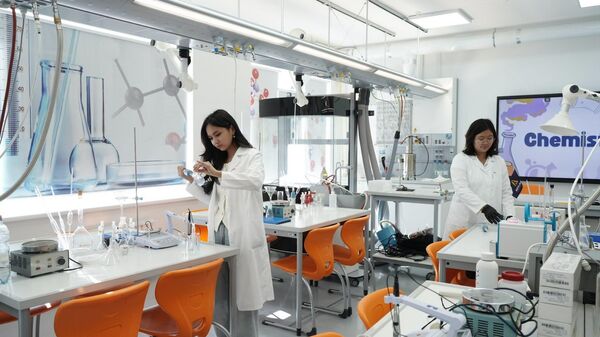 Чолпон-Ата шаарында ШКУнун жаш окумуштуулары үчүн эл аралык илимий-билим берүү лагери ачылды - Sputnik Кыргызстан