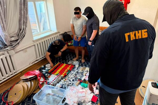 ГКНБ пресек деятельность международной организованной преступной группы, наладившей устойчивый канал поставки и сбыта наркотиков в Кыргызстане - Sputnik Кыргызстан