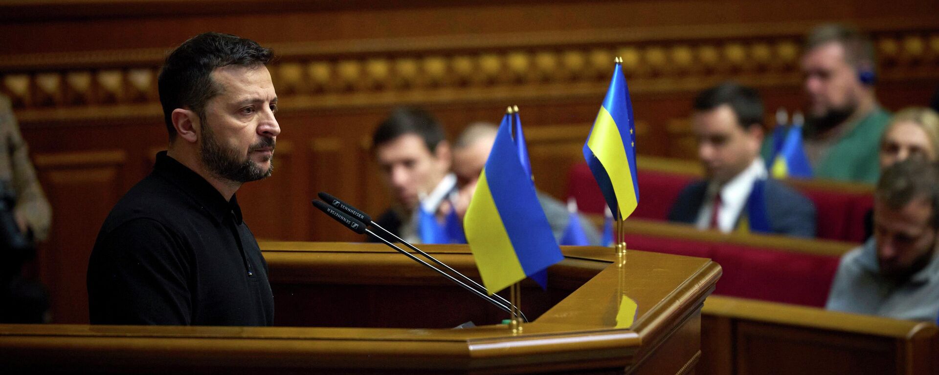 Владимир Зеленский выступает перед депутатами в Верховной раде  - Sputnik Кыргызстан, 1920, 12.07.2026