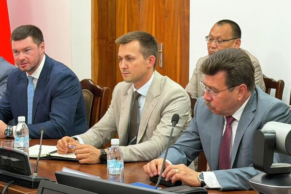Меморандум предусматривает взаимодействие в сфере оказания медицинской помощи, медицинского образования, подготовки и повышения квалификации специалистов, внедрения современных медицинских технологий, цифровизации здравоохранения, развития телемедицины и медицинского туризма - Sputnik Кыргызстан