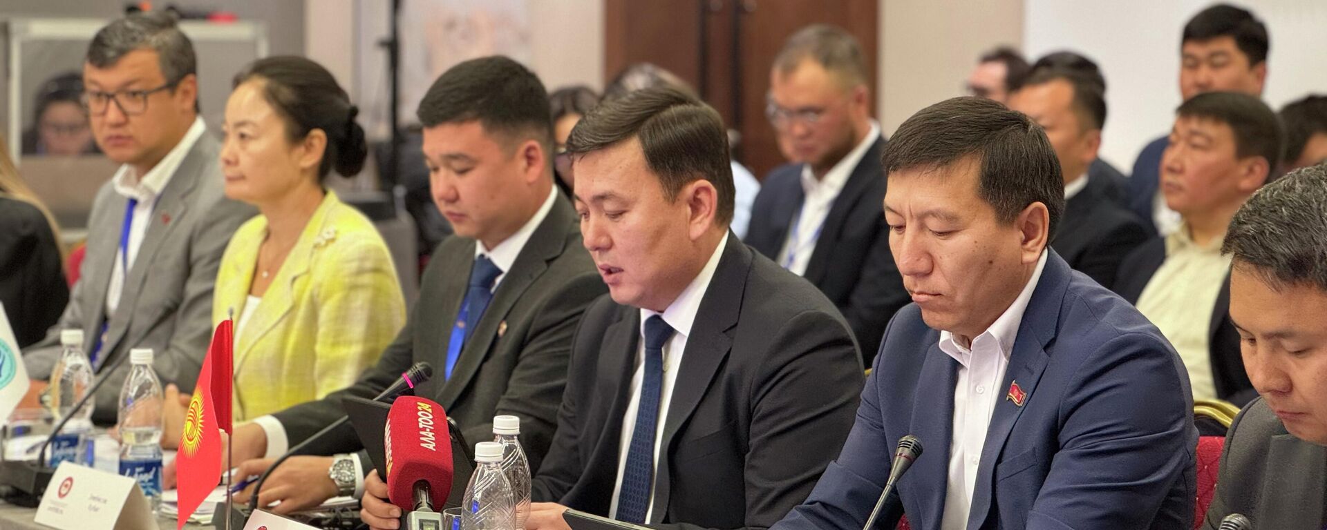 Министрлер кабинетинин төрагасынын орун басары Улан Маматканов ШКУнун Жаштар кеңешинин жыйынында - Sputnik Кыргызстан, 1920, 18.07.2026