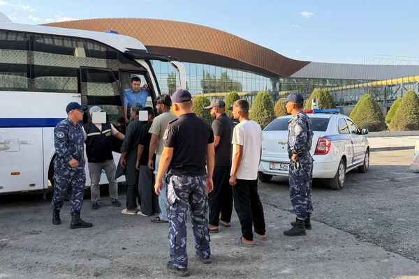 Ранее президент Садыр Жапаров прокомментировал ситуацию с иностранцами в Кыргызстане - Sputnik Кыргызстан