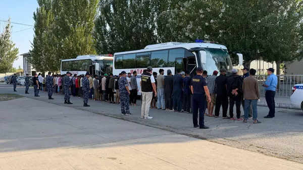 Из Кыргызстана депортировали иностранцев, нарушивших законодательство  - Sputnik Кыргызстан