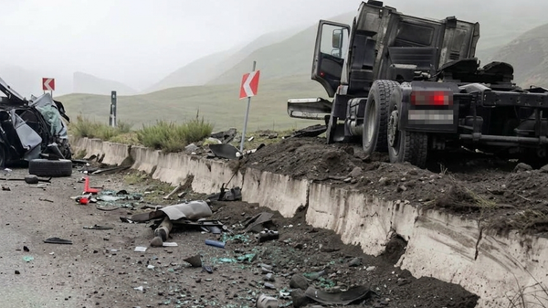 Фура врезалась в эвакуатор, перевозивший Land Cruiser в Суусамыре - Sputnik Кыргызстан