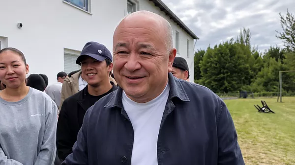 Посол КР в ФРГ Омурбек Текебаев встретился с кыргызстанскими студентами - Sputnik Кыргызстан