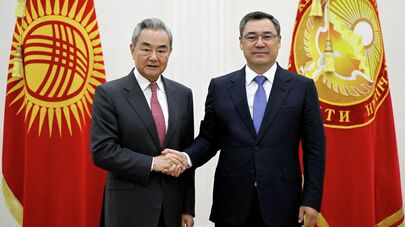 Президент КР Садыр Жапаров встретился  с министром иностранных дел Китая Ван И 