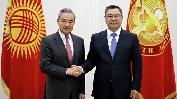 Президент КР Садыр Жапаров встретился  с министром иностранных дел Китая Ван И  - Sputnik Кыргызстан