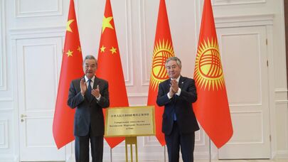 Главы МИД Кыргызстана и Китая на церемонии, посвященной возобновлению деятельности Генерального консульства КНР в Оше
