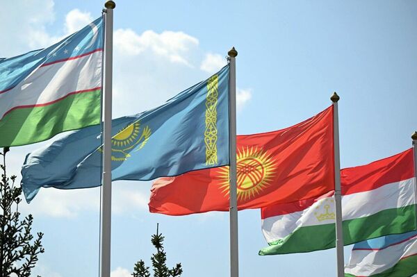 Президент Кыргызстана Садыр Жапаров прибыл в Астану для участия в открытии &quot;Игр будущего —  2026&quot; - Sputnik Кыргызстан