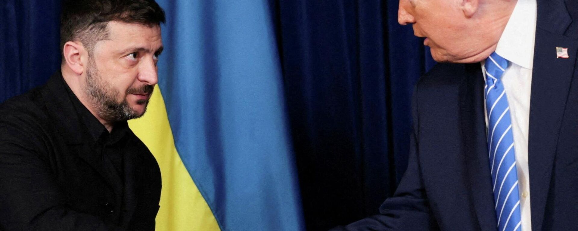 Владимир Зеленский и Дональд Трамп - Sputnik Кыргызстан, 1920, 01.08.2026