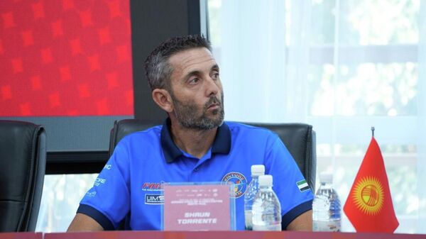 Пилот Шон Торренте, участвующий на чемпионате мира по водно-моторному спорту UIM F1H2O Grand Prix of Kyrgyzstan - Sputnik Кыргызстан