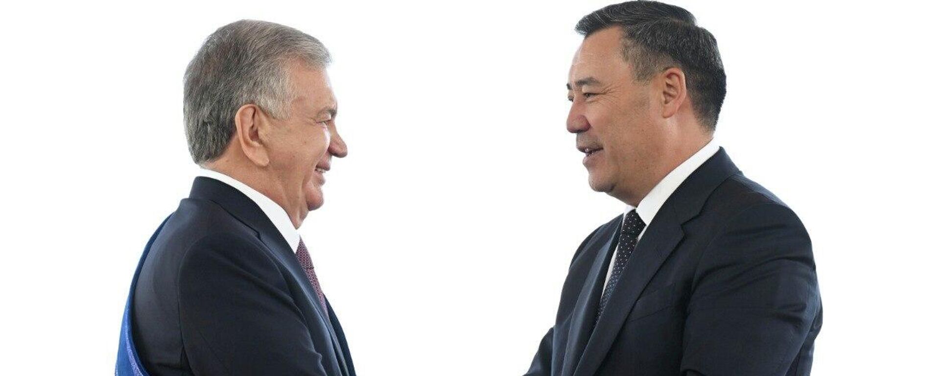 Президент КР Садыр Жапаров наградил президента РУз Шавката Мирзиёева орденом Манас I степени - Sputnik Кыргызстан, 1920, 30.07.2026