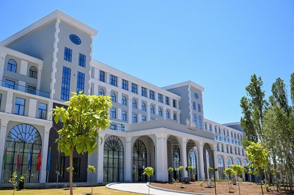 Главы стран ЦА и Азербайджана открыли 5-звездочный отель на Иссык-Куле - Sputnik Кыргызстан