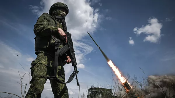 Боевая работа артиллеристов группировки войск Запад на Купянском участке фронта - Sputnik Кыргызстан