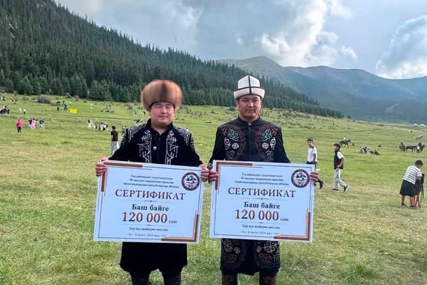 Тоң районунун 90 жылдыгына арналган айтышта баш байге Турат Жумаев менен Кутман Садыбакасовго буюрду - Sputnik Кыргызстан