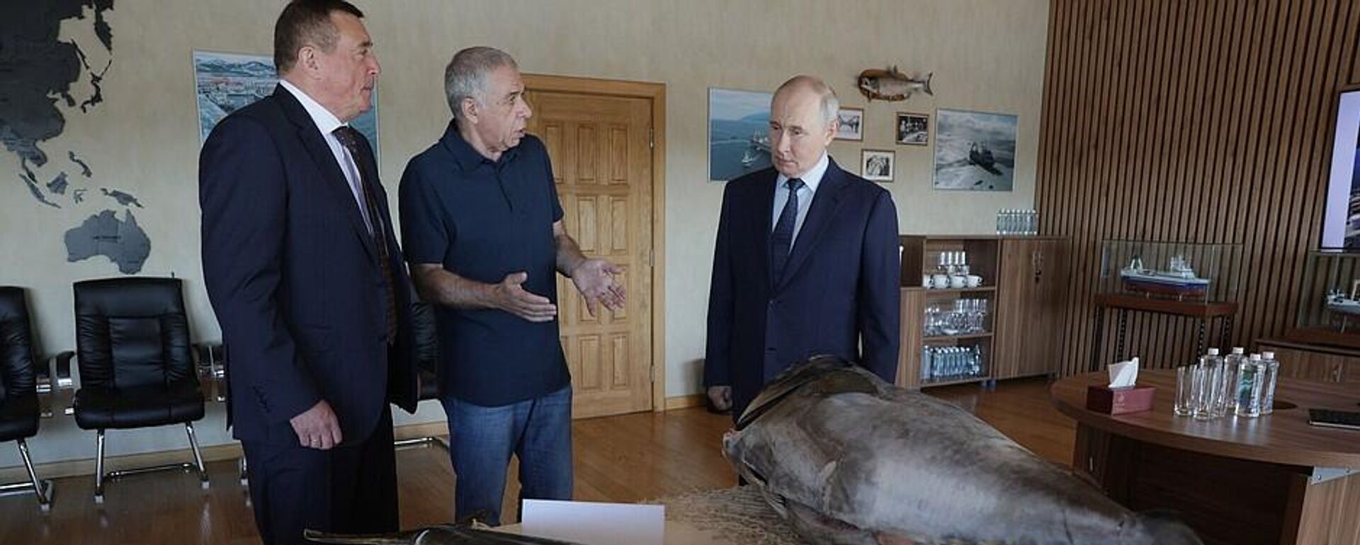 Владимир Путин посетил остров Итуруп - Sputnik Кыргызстан, 1920, 13.08.2026