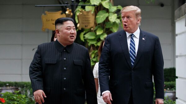 Дональд Трамп и Ким Чен Ын в Ханое - Sputnik Кыргызстан