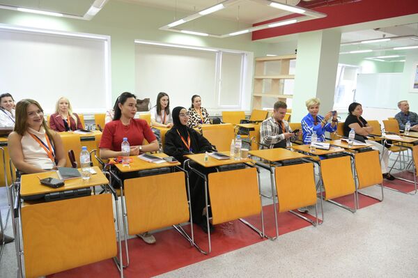В августовской программе проекта участвовали журналисты, блогеры, SMM и PR-специалисты из Абхазии, Армении, Беларуси, Казахстана, Кыргызстана и Узбекистана - Sputnik Кыргызстан