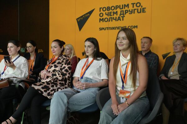 В Москве завершился 14-й модуль проекта &quot;Sputnik Pro на Зубовском&quot; - Sputnik Кыргызстан