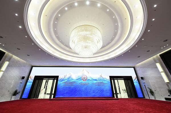 &quot;Ырыс Ордодо&quot; сүйлөшүү, жолугушууларды өткөрүү үчүн залдар каралган. - Sputnik Кыргызстан