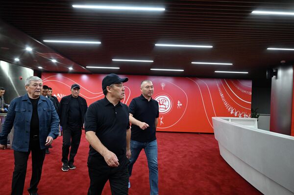Президент КР Садыр Жапаров проверил подготовку стадиона Бишкек Арена к открытию VI Всемирных игр кочевников. 22 августа 2026 года

 - Sputnik Кыргызстан