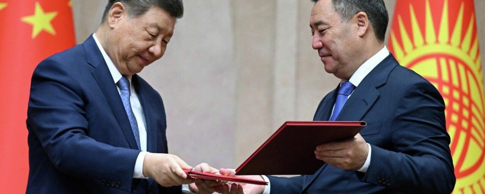 По итогам переговоров президента КР Садыра Жапарова и председателя КНР Си Цзиньпина подписано 32 документа в разных сферах - Sputnik Кыргызстан, 1920, 31.08.2026