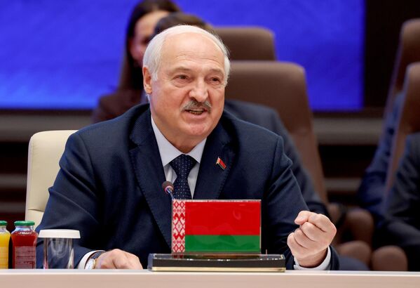 Люди ждут от нас не слов, а дел. Президент Беларуси Александр Лукашенко во время выступления на заседании в формате "ШОС плюс"  - Sputnik Кыргызстан