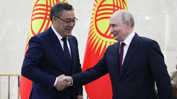 Президент Владимир Путин встретился с президентом Кыргызстана Садыром Жапаровым - Sputnik Кыргызстан