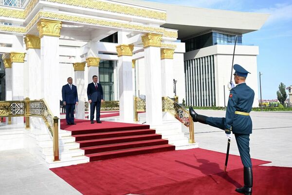 Премьер-министр Пакистана Шахбаз Шариф находится в Кыргызстане с официальным визитом - Sputnik Кыргызстан