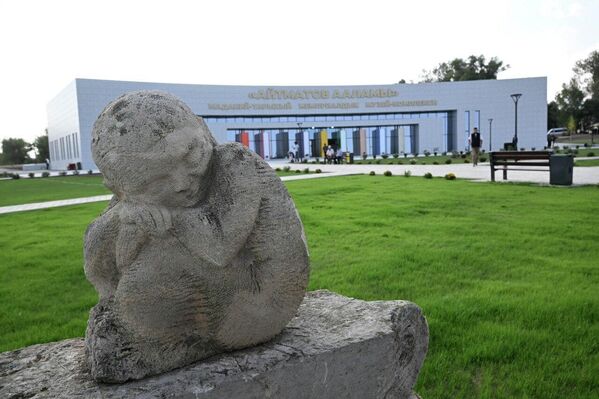 Залкар жазуучу ар кыл каармандары аркылуу таасын сүрөттөгөн адамдык абийир, тарыхый эс тутум, эне тил, мекенге болгон жоопкерчилик сыяктуу түшүнүктөр бүгүн да актуалдуу - Sputnik Кыргызстан
