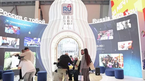 Россотрудничество алгачкы жолу Екатеринбургдагы Эл аралык жаштар фестивалында өз стендин тартуулады - Sputnik Кыргызстан