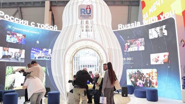 Россотрудничество впервые представило свой стенд на Международном фестивале молодежи в Екатеринбурге - Sputnik Кыргызстан