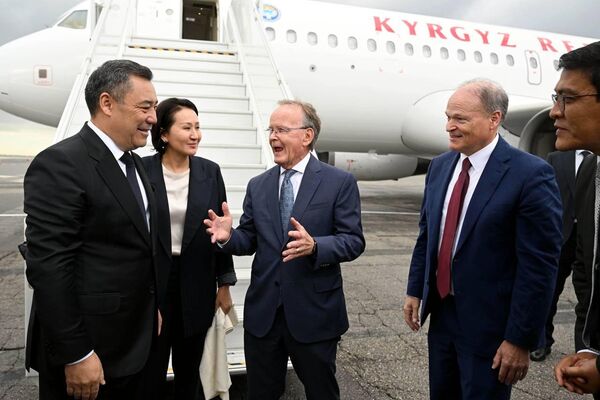 Сапардын алкагында президент штаттын жетекчилиги менен жолугуп, ошондой эле туризм жана тоолуу аймактарды туруктуу өнүктүрүү жаатындагы америкалык тараптын тажрыйбасы менен таанышат - Sputnik Кыргызстан