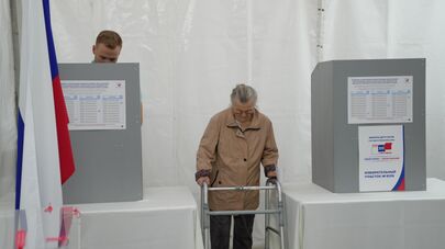 Голосование на выборах в Госдуму на участке в Бишкеке