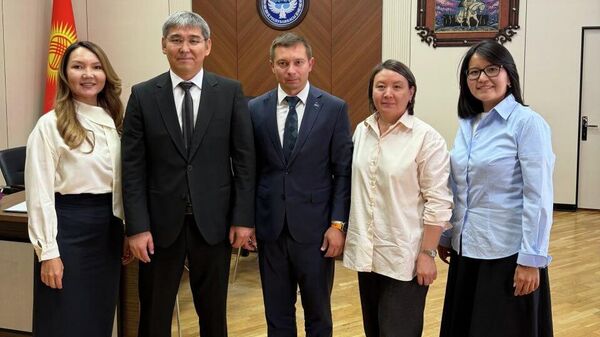  КРСУ и Минздрав обсудили развитие медицинского образования и подготовку кадров - Sputnik Кыргызстан
