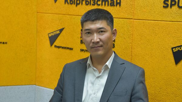 Айыл чарба министрлигине караштуу Ичүүчү суу менен камсыздоо жана саркынды сууларды чыгарууну өнүктүрүү департаментинин директору Зарылбек Каратаев - Sputnik Кыргызстан