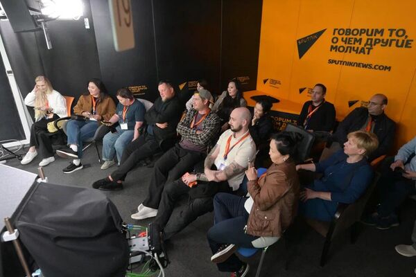 В целом, участники отмечают, что программа &quot;Sputnik Pro на Зубовском&quot; интересна не только для журналистов, но и для представителей других профессий. Новые знания, полученные в ходе модуля, можно применять сразу же по возвращении домой - Sputnik Кыргызстан
