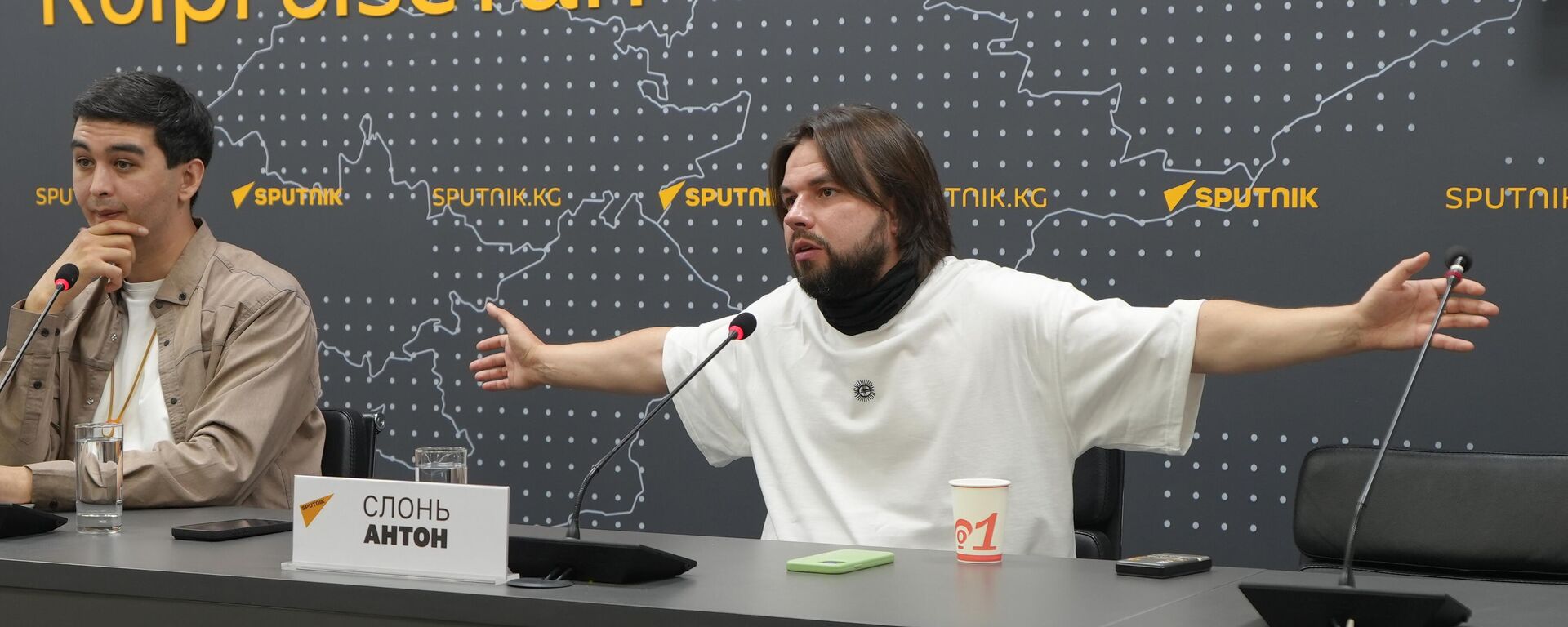 В пресс-центре Sputnik Кыргызстан прошел мастер-класс оператора-монтажера Sputnik Антона Слоня.  - Sputnik Кыргызстан, 1920, 28.09.2026