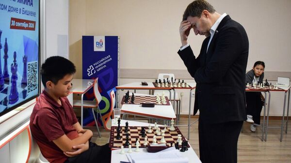 Сергей Карякин провел с юными кыргызстанцами одновременный сеанс игры в блиц - Sputnik Кыргызстан
