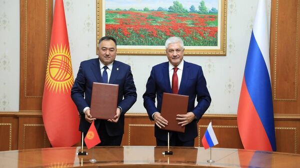 Кыргызстан менен Россия баңгизатка каршы күрөшүү боюнча келишим түздү - Sputnik Кыргызстан