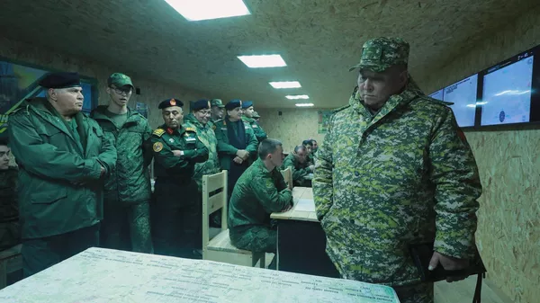 Министр обороны Кыргызстана Руслан Мукамбетов на учениях Центр-2026 в России - Sputnik Кыргызстан