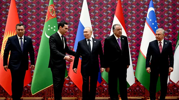 КМШ лидерлеринин саммити башталар алдында сүрөткө түшүп жаткан лидерлер - Sputnik Кыргызстан
