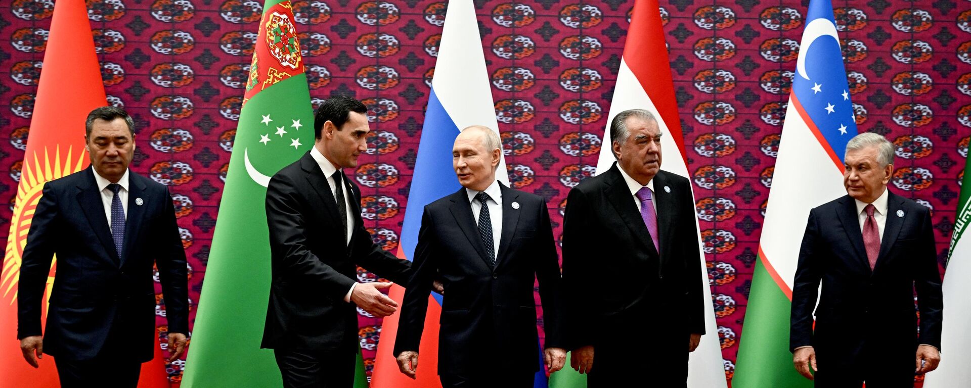 Президенты Кыргызстана, Туркменистана, России, Таджикистана и Узбекистана - Sputnik Кыргызстан, 1920, 09.10.2026