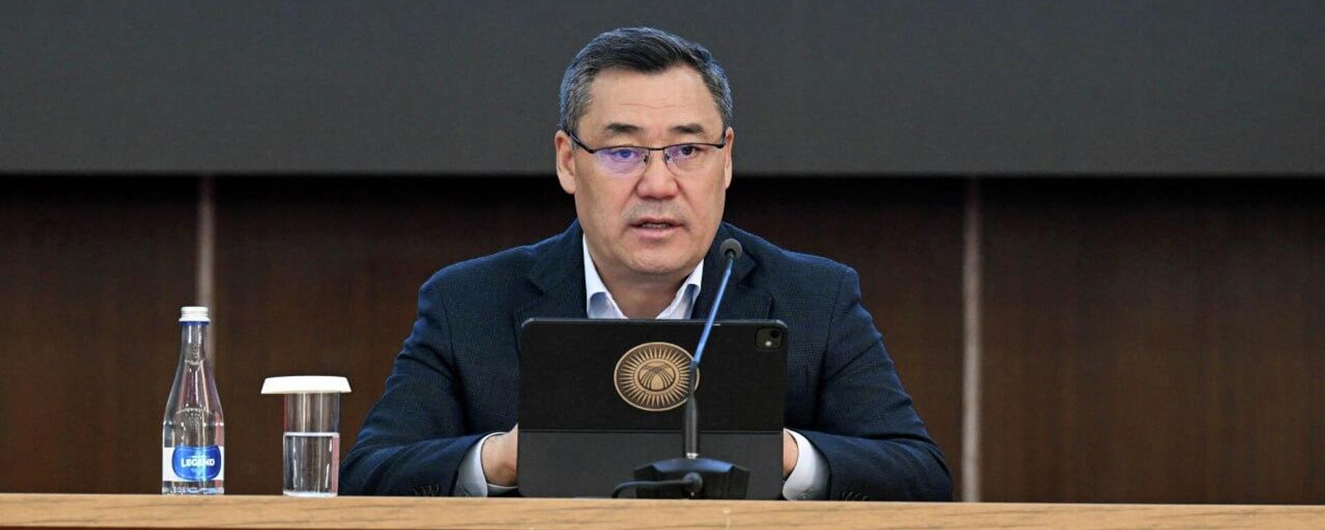 Президент Садыр Жапаров встретился с жителями города Сулюкты и Лейлекского района Баткенской области - Sputnik Кыргызстан, 1920, 12.10.2026