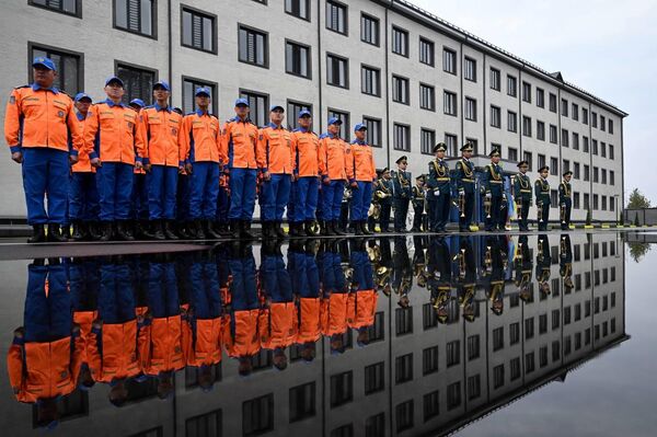 Глава государства выделил 30 миллионов сомов на поддержку и поощрение военнослужащих - Sputnik Кыргызстан