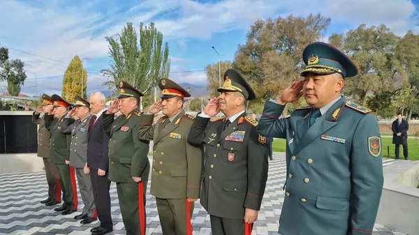 В Кыргызстан прибыли делегации во главе с министрами обороны ряда стран СНГ - Sputnik Кыргызстан