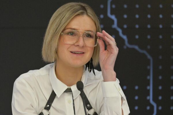 Гостем программы также стала российский политик и общественный деятель Мария Бутина. Она поделилась своим опытом, связанным с арестом и пребыванием в американской тюрьме, а также рассказала о нынешних сложностях в межнациональном диалоге - Sputnik Кыргызстан